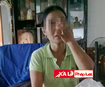 Mẹ nạn nhân buồn rầu kể về hoàn cảnh gia đình. Mẹ nạn nhân buồn rầu kể về hoàn cảnh gia đình