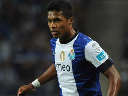 Sandro đã lọt vào tầm ngắm của M.U