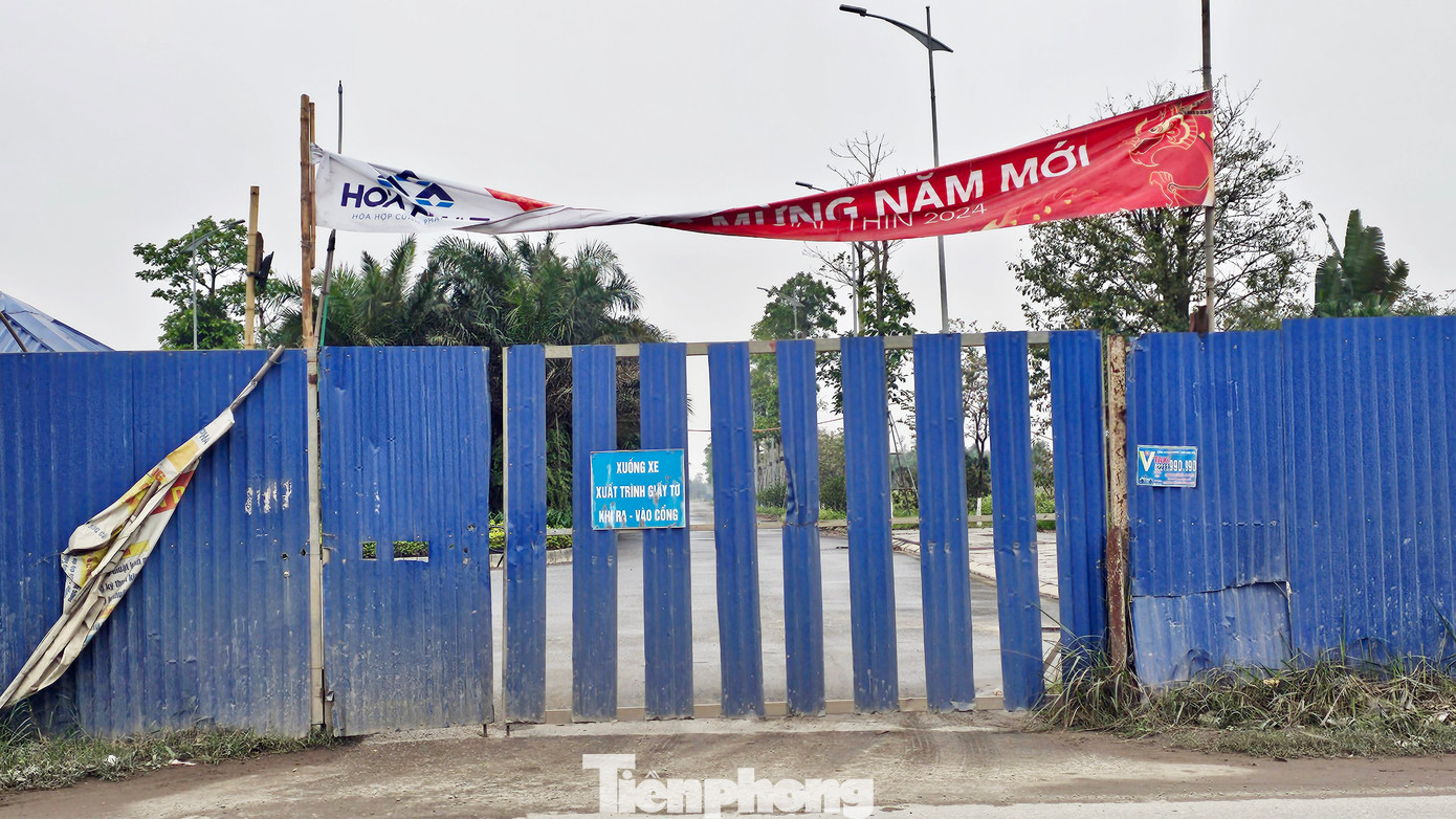 Tại khu đất dự án hàng ngày có bảo vệ trông coi không cho người lạ ra vào dự án.