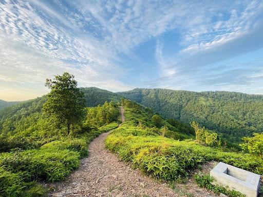 Bắc Giang sắp có thêm khu đô thị sân golf núi Nham Biền hơn 600ha. Trong ảnh: Đỉnh dãy núi Nham Biền, huyện Yên Dũng, Bắc Giang. Bắc Giang sắp có thêm khu đô thị sân golf núi Nham Biền hơn 600ha. Trong ảnh: Đỉnh dãy núi Nham Biền, huyện Yên Dũng, Bắc Giang.