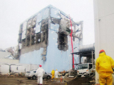 Bơm nước để làm mát lò phản ứng số 4	Ảnh: Tepco