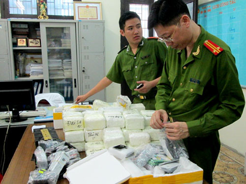 Cơ quan chức năng đang kiểm đếm hàng lậu