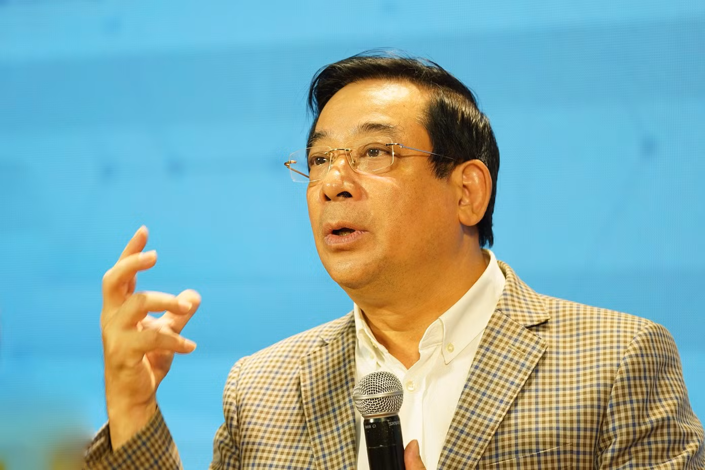 Thầy thuốc nhân dân, PGS.TS Lương Ngọc Khuê, Phó Chủ tịch Hội đồng y khoa, Cục trưởng Cục Khám chữa bệnh - Bộ Y tế