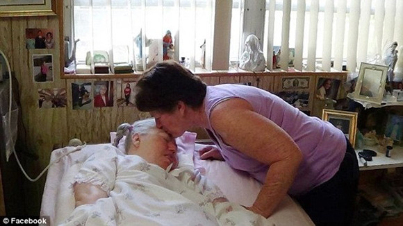 Nhiệm vụ chăm sóc Edwarda sau đó thuộc về chị gái Colleen