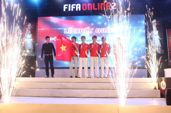 Hoàng Thùy Linh cổ vũ cho FIFA Online 2 Việt Nam ảnh 1