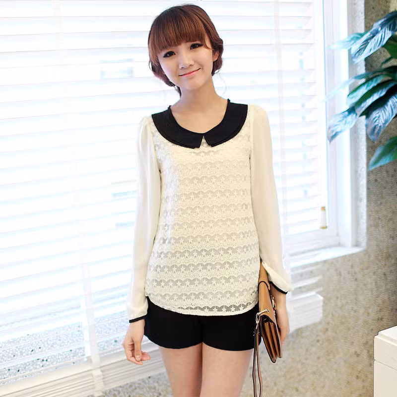 Trong tủ đồ nhà bạn hẳn không thể thiếu quần shorts. Với chức năng mang lại sự thoải mái, năng động cũng như giúp bạn gái “khoe” đôi chân thon cuốn hút, quần shorts lúc nào cũng được xếp vào list những món đồ cô nàng nào cũng phải có mỗi khi hè tới. Bạn sẽ vô cùng nổi bật cùng short hoa mang nhiều màu sắc được cách điệu với các họa tiết hoa nhỏ, to khác nhau. Bạn nên kết hợp short họa tiết hoa với áo có gam màu đơn sắc như màu đen, màu be, màu trắng... Khắc phục nhược điểm của quần short hơi thô cứng và chật chội hay những chiếc váy ngắn khiến chúng mình có thể gặp sự cố “hớ hênh” khi vận động, quần short váy là sự kết hợp hoàn hảo để teen girl khoe vẻ đáng yêu, xinh xắn mà cực kỳ thoải mái. Ngoài ra, các kiểu quần short màu sặc sỡ hay short đều có thể đem đến cho bạn gái nét trẻ trung năng động trong ngày hè.