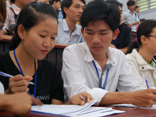 Sinh viên ký cam kết ủng hộ chương trình chống đạo văn