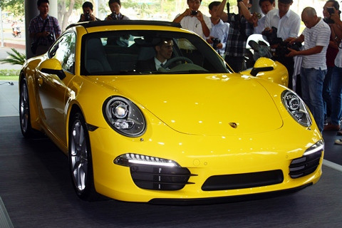 Porsche 911 2012 khiến giới mê xe mê mẩn
