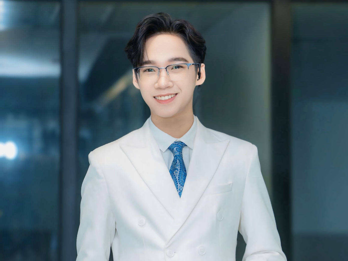 Nam sinh Hoàng Anh Quân - sinh viên khoa Sư phạm âm nhạc, Trường Đại học Sư phạm Nghệ thuật Trung ương. Nam sinh Hoàng Anh Quân - sinh viên khoa Sư phạm âm nhạc, Trường Đại học Sư phạm Nghệ thuật Trung ương.