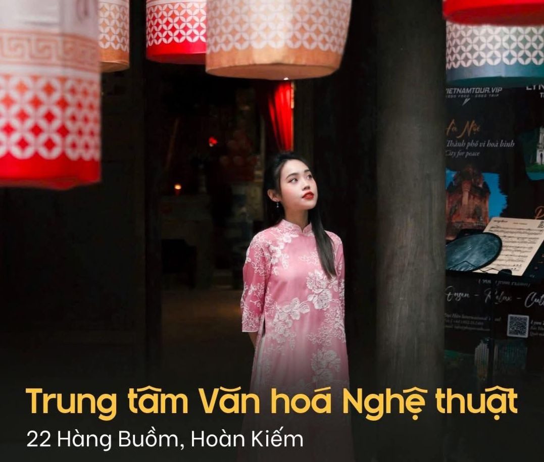Những chiếc đèn lồng đỏ treo cao tại Trung tâm Văn hóa Nghệ thuật tạo nên không gian lãng mạn và lung linh, mang lại những góc chụp đậm chất nghệ thuật. Những chiếc đèn lồng đỏ treo cao tại Trung tâm Văn hóa Nghệ thuật tạo nên không gian lãng mạn và lung linh, mang lại những góc chụp đậm chất nghệ thuật.