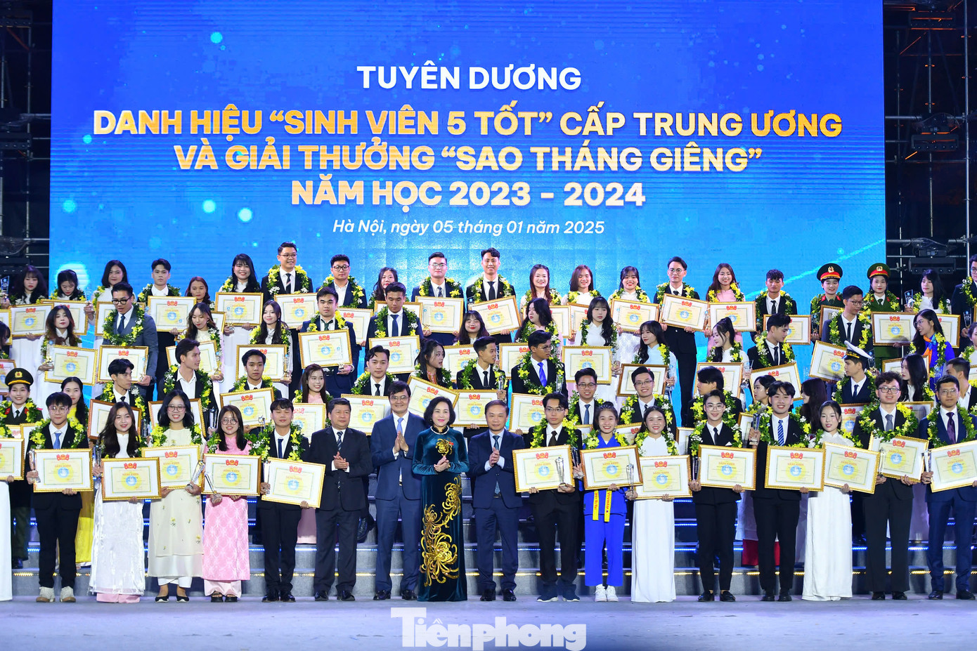 Lãnh đạo Đảng, Nhà nước và Ban Bí thư T.Ư Đoàn tuyên dương danh hiệu “Học sinh 3 tốt”, “Học sinh 3 rèn luyện”, “Sinh viên 5 tốt” cấp Trung ương và trao giải thưởng “Sao Tháng Giêng” năm 2024. Lãnh đạo Đảng, Nhà nước và Ban Bí thư T.Ư Đoàn tuyên dương danh hiệu “Học sinh 3 tốt”, “Học sinh 3 rèn luyện”, “Sinh viên 5 tốt” cấp Trung ương và trao giải thưởng “Sao Tháng Giêng” năm 2024.