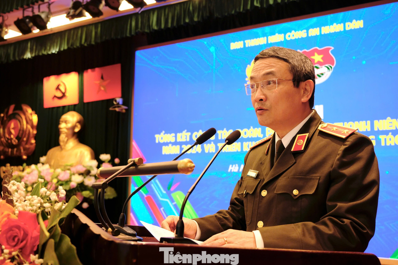 Trung tướng Nguyễn Ngọc Toàn - Cục trưởng Cục Công tác đảng và công tác chính trị phát biểu tại hội nghị. Ảnh: Châu Linh