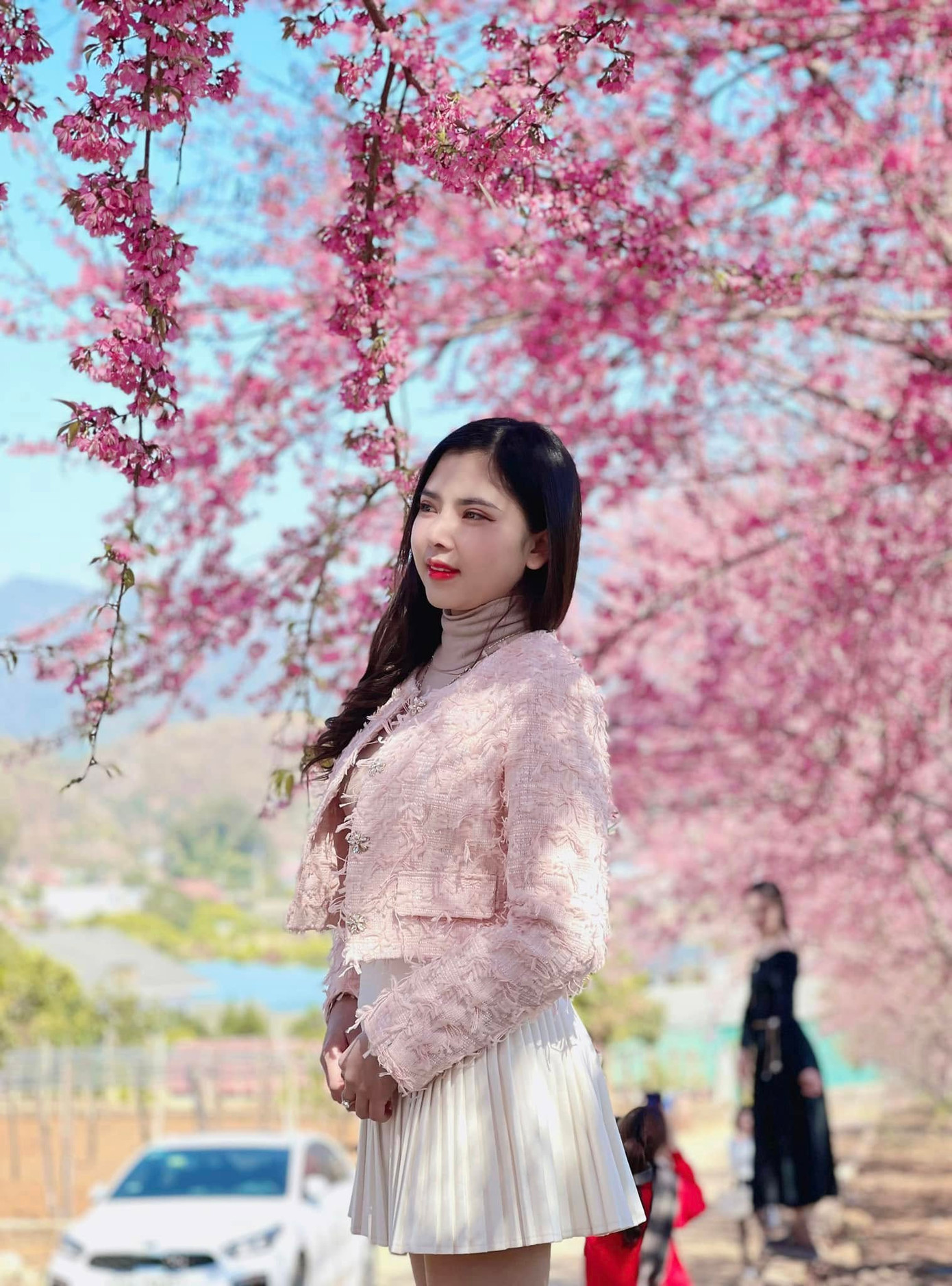 Những cung đường trở thành điểm hẹn lý tưởng để giới trẻ thỏa sức check-in, ghi dấu khoảnh khắc thanh xuân trong khung cảnh thơ mộng, lãng mạn. Ảnh: Thu Hương Những cung đường trở thành điểm hẹn lý tưởng để giới trẻ thỏa sức check-in, ghi dấu khoảnh khắc thanh xuân trong khung cảnh thơ mộng, lãng mạn. Ảnh: Thu Hương