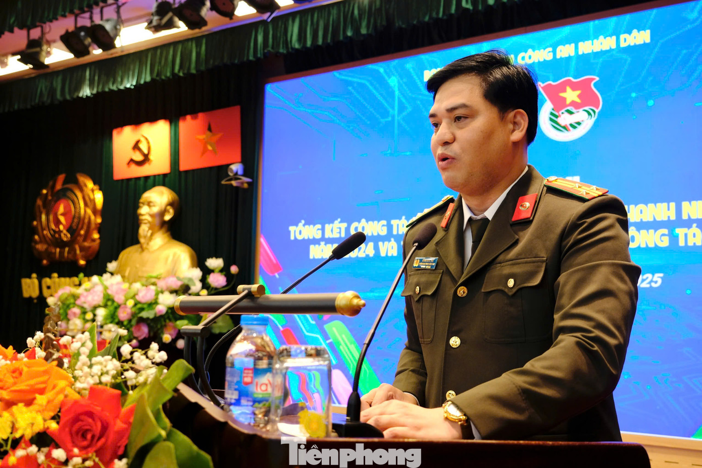 Thượng tá Đồng Đức Vũ - Trưởng Ban Thanh niên CAND phát biểu khai mạc hội nghị. Ảnh: Châu Linh