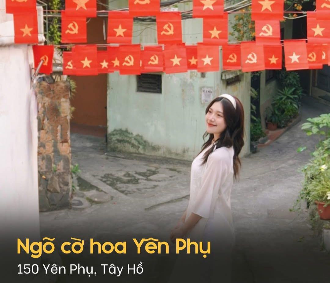 Con ngõ nhỏ tại Yên Phụ được điểm tô rực rỡ. Con ngõ nhỏ tại Yên Phụ được điểm tô rực rỡ.