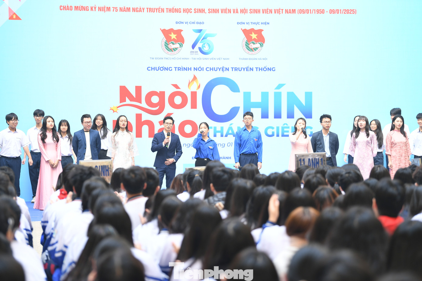 Tiết mục văn nghệ mở đầu chương trình Nói chuyện truyền thống “Ngòi pháo Chín tháng Giêng&quot;.