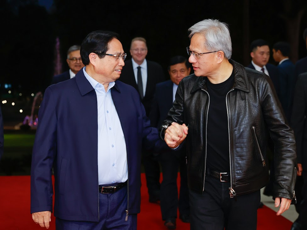 Thủ tướng Chính phủ Phạm Minh Chính tiếp ông Jensen Huang, Chủ tịch, Tổng Giám đốc Tập đoàn NVIDIA (Hoa Kỳ) - tập đoàn sản xuất chip đắt giá nhất thế giới với giá trị thị trường gần 1.200 tỷ USD, chiều 10/12/2024 - Ảnh: VGP/Nhật Bắc Thủ tướng Chính phủ Phạm Minh Chính tiếp ông Jensen Huang, Chủ tịch, Tổng Giám đốc Tập đoàn NVIDIA (Hoa Kỳ) - tập đoàn sản xuất chip đắt giá nhất thế giới với giá trị thị trường gần 1.200 tỷ USD, chiều 10/12/2024 - Ảnh: VGP/Nhật Bắc