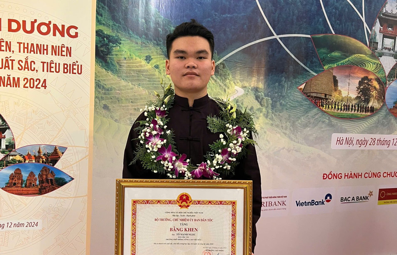 Tô Mạnh Ngọc - sinh viên năm Nhất, ngành Y học cổ truyền, Học viện Y - Dược học cổ truyền Việt Nam đã được vinh danh trong Lễ Tuyên dương học sinh, sinh viên, thanh niên DTTS xuất sắc, tiêu biểu năm 2024. Tô Mạnh Ngọc - sinh viên năm Nhất, ngành Y học cổ truyền, Học viện Y - Dược học cổ truyền Việt Nam đã được vinh danh trong Lễ Tuyên dương học sinh, sinh viên, thanh niên DTTS xuất sắc, tiêu biểu năm 2024.