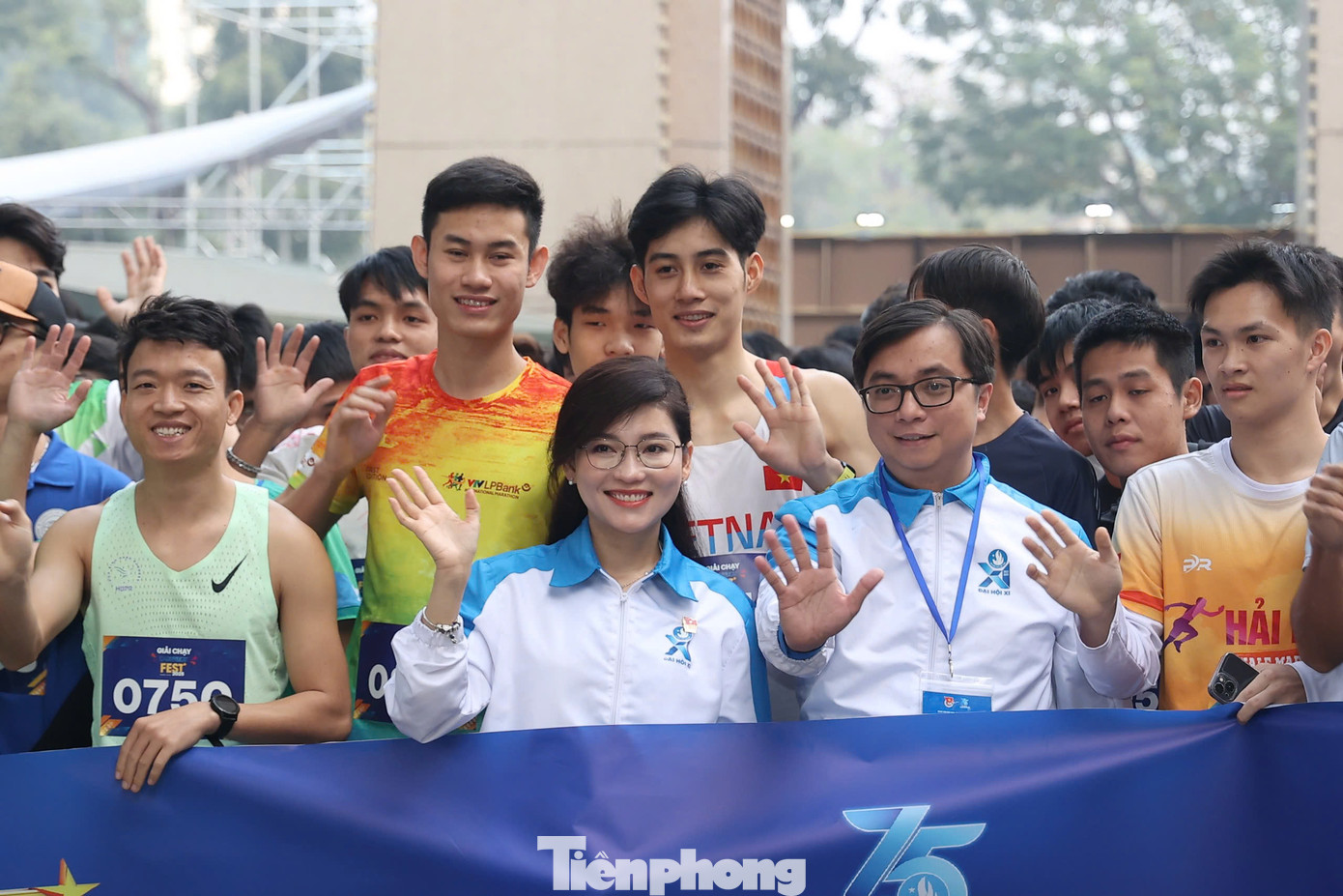 Giải chạy Connect Fest thu hút hơn 1.000 học sinh, sinh viên tham gia. Ảnh: Hoàng Ngọc Giải chạy Connect Fest thu hút hơn 1.000 học sinh, sinh viên tham gia. Ảnh: Hoàng Ngọc