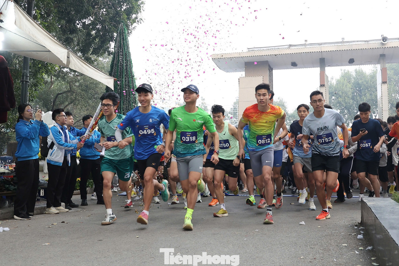 Giải chạy Connect Fest thu hút hơn 1.000 học sinh, sinh viên tham gia. Ảnh: Hoàng Ngọc Giải chạy Connect Fest thu hút hơn 1.000 học sinh, sinh viên tham gia. Ảnh: Hoàng Ngọc