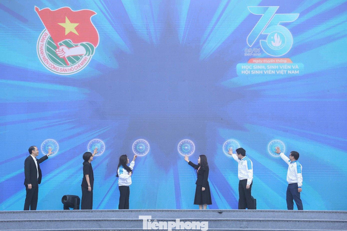 Nghi thức khai mạc Ngày hội học sinh, sinh viên toàn quốc “Connect Fest 2025”. Ảnh: Hoàng Ngọc Nghi thức khai mạc Ngày hội học sinh, sinh viên toàn quốc “Connect Fest 2025”. Ảnh: Hoàng Ngọc