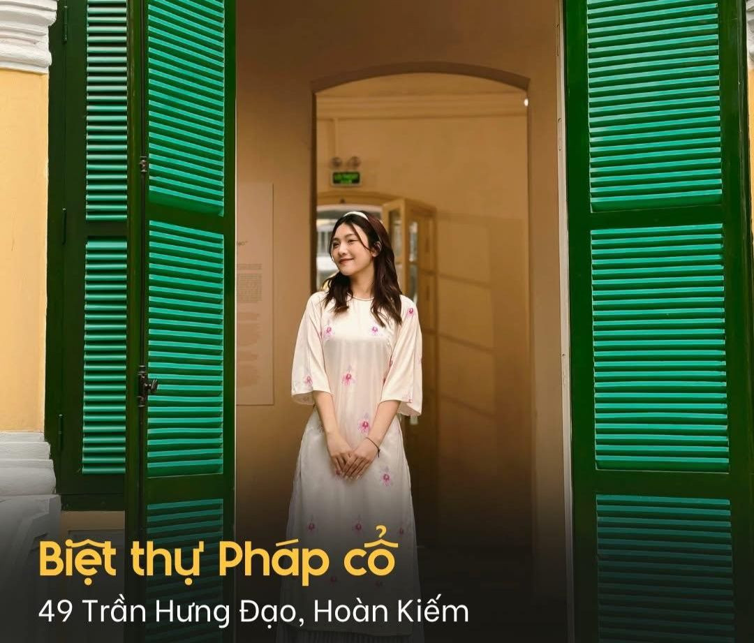 Nằm giữa lòng Hà Nội, biệt thự Pháp cổ tại 49 Trần Hưng Đạo không chỉ thu hút bởi kiến trúc sang trọng mà còn bởi sắc vàng đặc trưng của tường và hệ thống cửa xanh cổ điển. Đây là điểm nhấn lý tưởng cho các bộ ảnh áo dài mang phong cách vintage. Nằm giữa lòng Hà Nội, biệt thự Pháp cổ tại 49 Trần Hưng Đạo không chỉ thu hút bởi kiến trúc sang trọng mà còn bởi sắc vàng đặc trưng của tường và hệ thống cửa xanh cổ điển. Đây là điểm nhấn lý tưởng cho các bộ ảnh áo dài mang phong cách vintage.