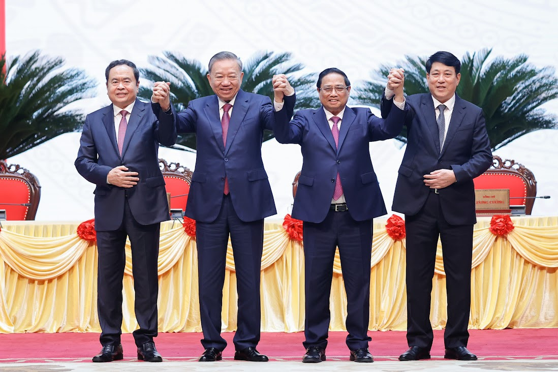 Từng cấp, từng ngành, mỗi cơ quan, đơn vị, doanh nghiệp, từng người dân Việt Nam cần phát huy cao độ tinh thần đoàn kết, chung sức, đồng lòng, quán triệt và thực hiện hiệu quả phương châm "Đảng chỉ đạo, Chính phủ thống nhất, Quốc hội đồng tình, Nhân dân ủng hộ, Tổ quốc mong đợi, thì chỉ bàn làm, không bàn lùi, làm việc nào ra việc đấy, làm việc nào dứt việc đó". Từng cấp, từng ngành, mỗi cơ quan, đơn vị, doanh nghiệp, từng người dân Việt Nam cần phát huy cao độ tinh thần đoàn kết, chung sức, đồng lòng, quán triệt và thực hiện hiệu quả phương châm "Đảng chỉ đạo, Chính phủ thống nhất, Quốc hội đồng tình, Nhân dân ủng hộ, Tổ quốc mong đợi, thì chỉ bàn làm, không bàn lùi, làm việc nào ra việc đấy, làm việc nào dứt việc đó".