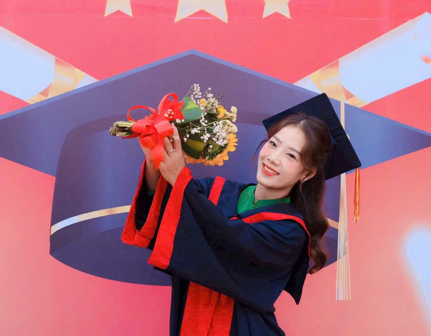 Tốt nghiệp Thạc sĩ với xếp loại cao, cô giáo Lộc Thị Liên mong muốn vận dụng những kiến thức mới vào việc giảng dạy.