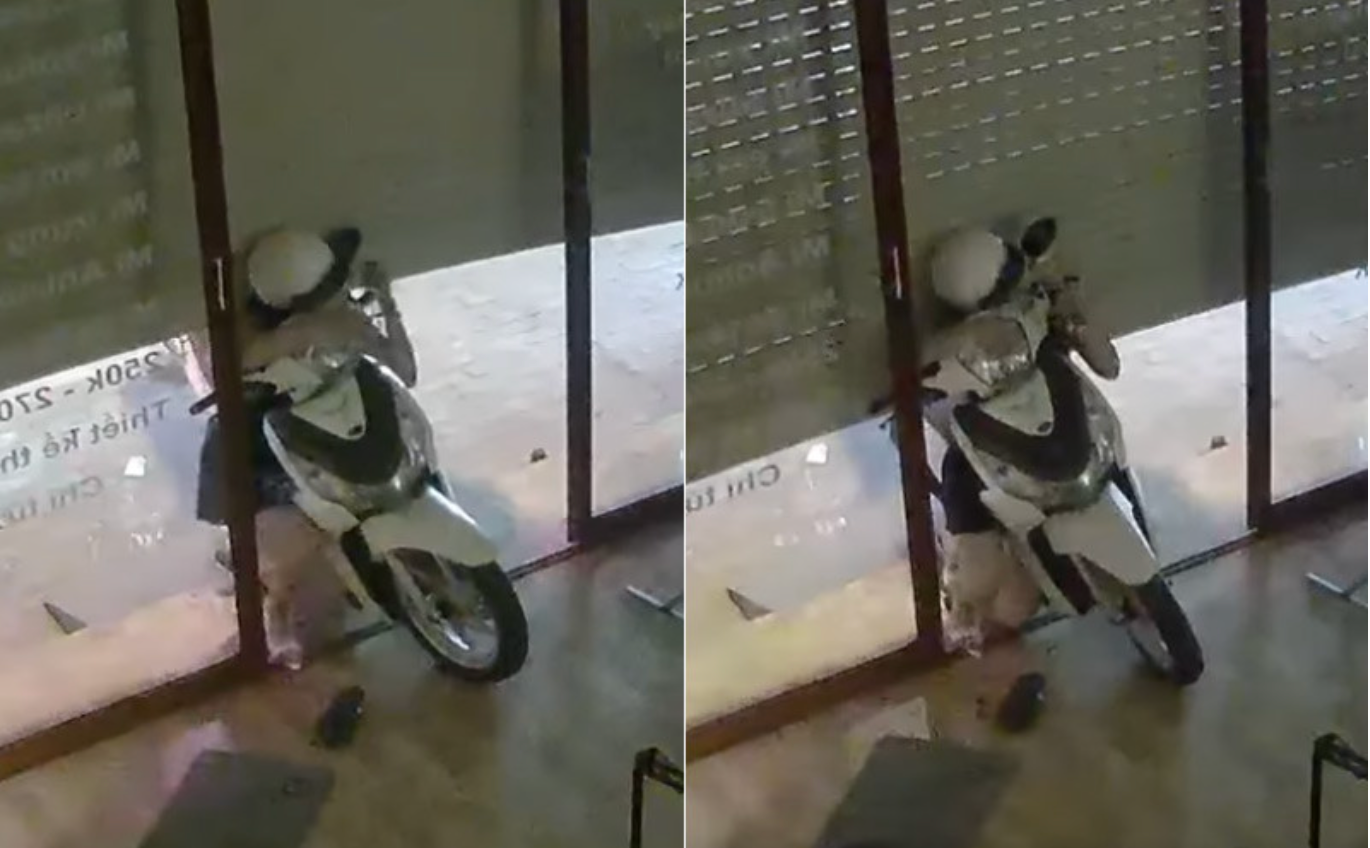 Khoảnh khắc bị chiếc cửa cuốn ghì cổ, Thanh Nga vô cùng sợ hãi. Ảnh cắt từ clip