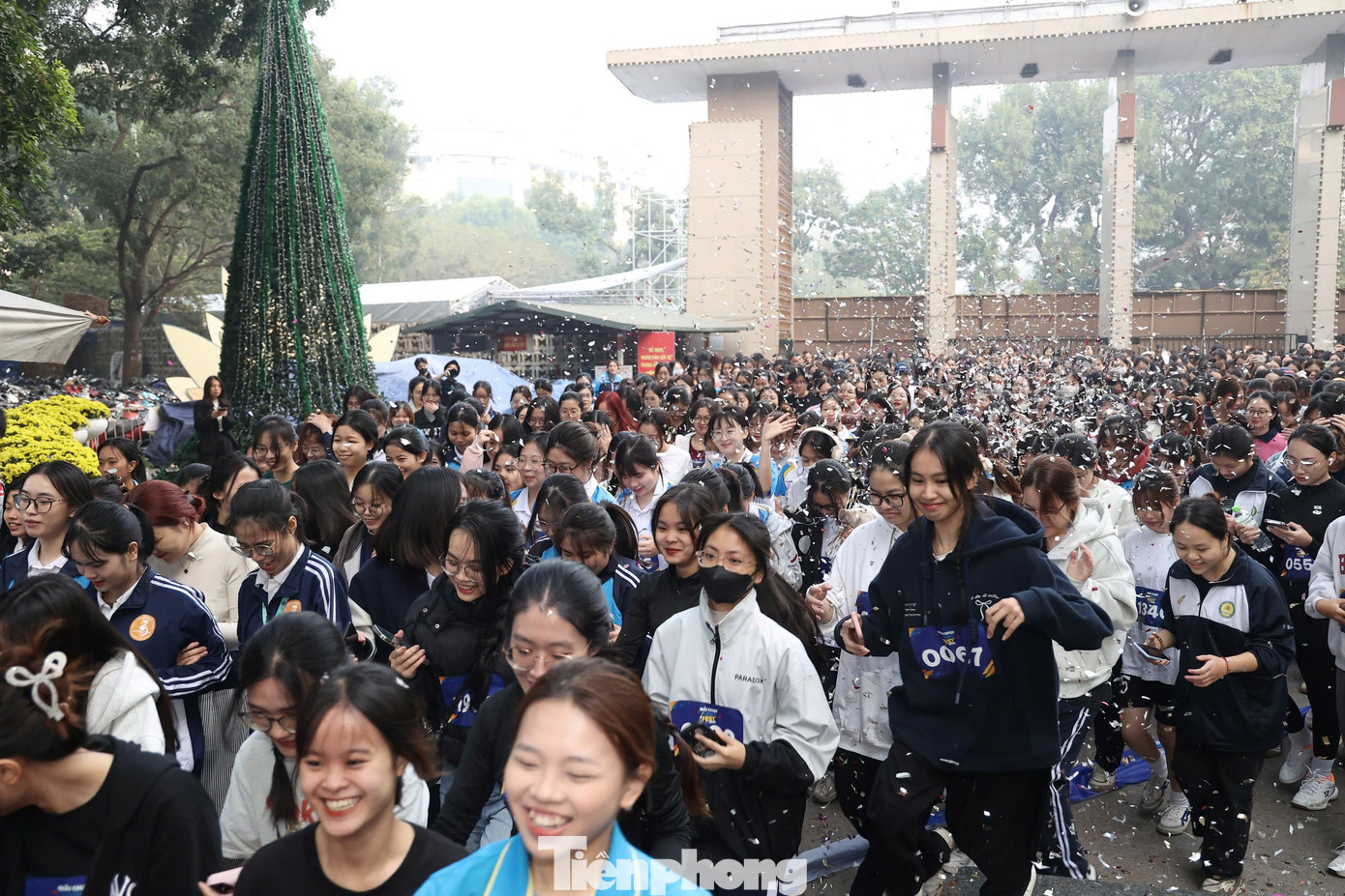 Giải chạy Connect Fest thu hút hơn 1.000 học sinh, sinh viên tham gia. Ảnh: Hoàng Ngọc Giải chạy Connect Fest thu hút hơn 1.000 học sinh, sinh viên tham gia. Ảnh: Hoàng Ngọc