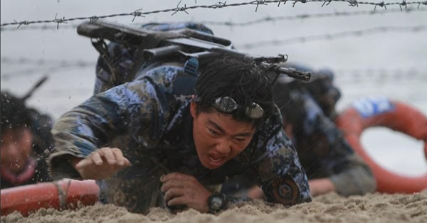 Nữ binh Trung Quốc khóc ròng vì huấn luyện đày ải ảnh 4