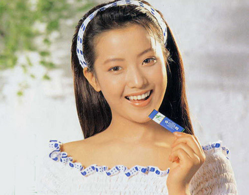 Vẻ đẹp trong trẻo một thời của Kim Hee Sun ảnh 8