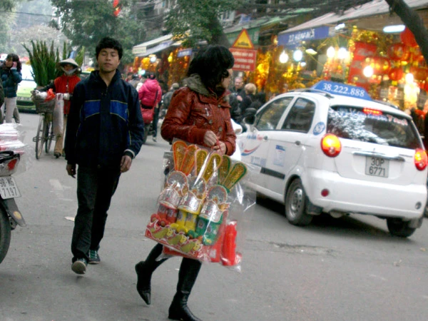 Trên phố Hàng Bông