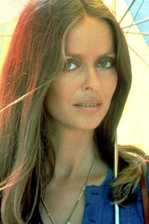 Barbara Bach - Bond girl trong "The Spy Who Loved Me" năm 1997