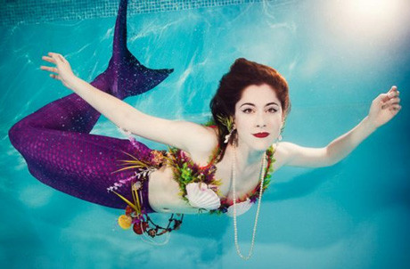 Từ việc bơi lội để tăng cường sức khỏe, cô gái Mairead Kelly tìm thấy niềm yêu thích trở thành nàng tiên cá quyến rũ