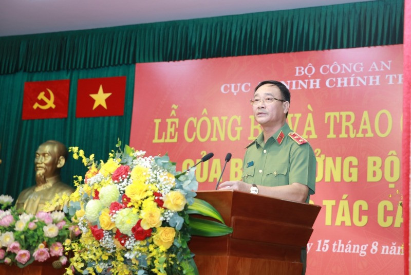 Thứ trưởng Phạm Thế Tùng phát biểu, giao nhiệm vụ cho Thiếu tướng Đinh Văn Nơi. Thứ trưởng Phạm Thế Tùng phát biểu, giao nhiệm vụ cho Thiếu tướng Đinh Văn Nơi.