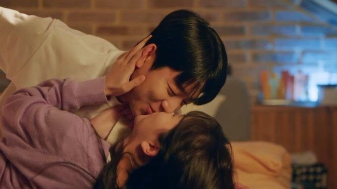 Cảnh hôn không được đưa vào Serendipity’s Embrace gây sốt mạng xã hội Hàn Quốc. Cảnh hôn không được đưa vào Serendipity’s Embrace gây sốt mạng xã hội Hàn Quốc.