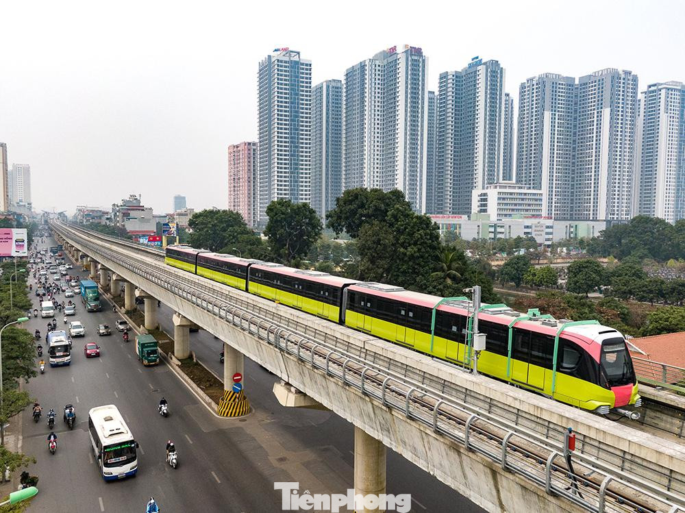 Các tuyến đường sắt đô thị tại Hà Nội và TPHCM đang thi công đều chậm tiến độ, đội vốn. Các tuyến đường sắt đô thị tại Hà Nội và TPHCM đang thi công đều chậm tiến độ, đội vốn.