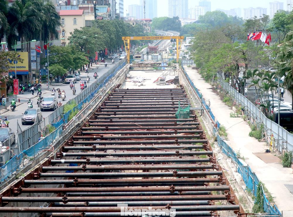 Đoạn đi ngầm dừng thi công, đoạn đi trên cao cũng còn nhiều vướng mắc, nên mốc hoàn thành phần trên cao cuối năm nay, phần đi ngầm cuối năm tới cũng chưa chắc có thể đạt được.
