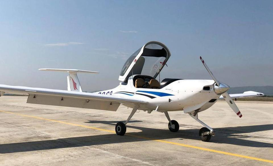 Chiếc máy bay huấn luyện phi công của Trường hàng không New Zealand được đưa sang đào tạo tại sân bay Chu Lai.