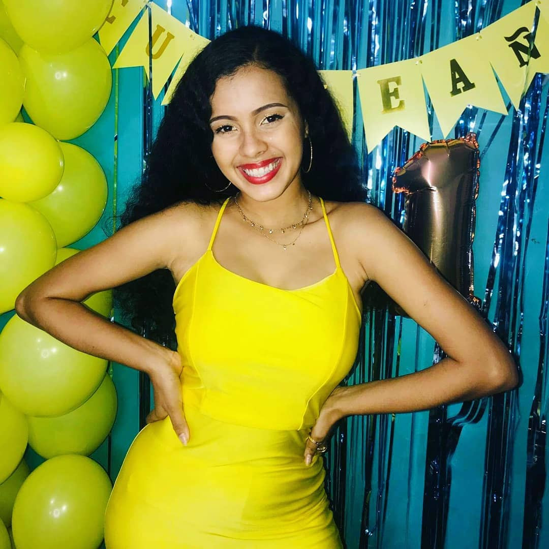 Noelia tốt nghiệp ngành quản trị kinh doanh, hiện tại làm chủ thương hiệu chăm sóc sắc đẹp và môi giới bất động sản.