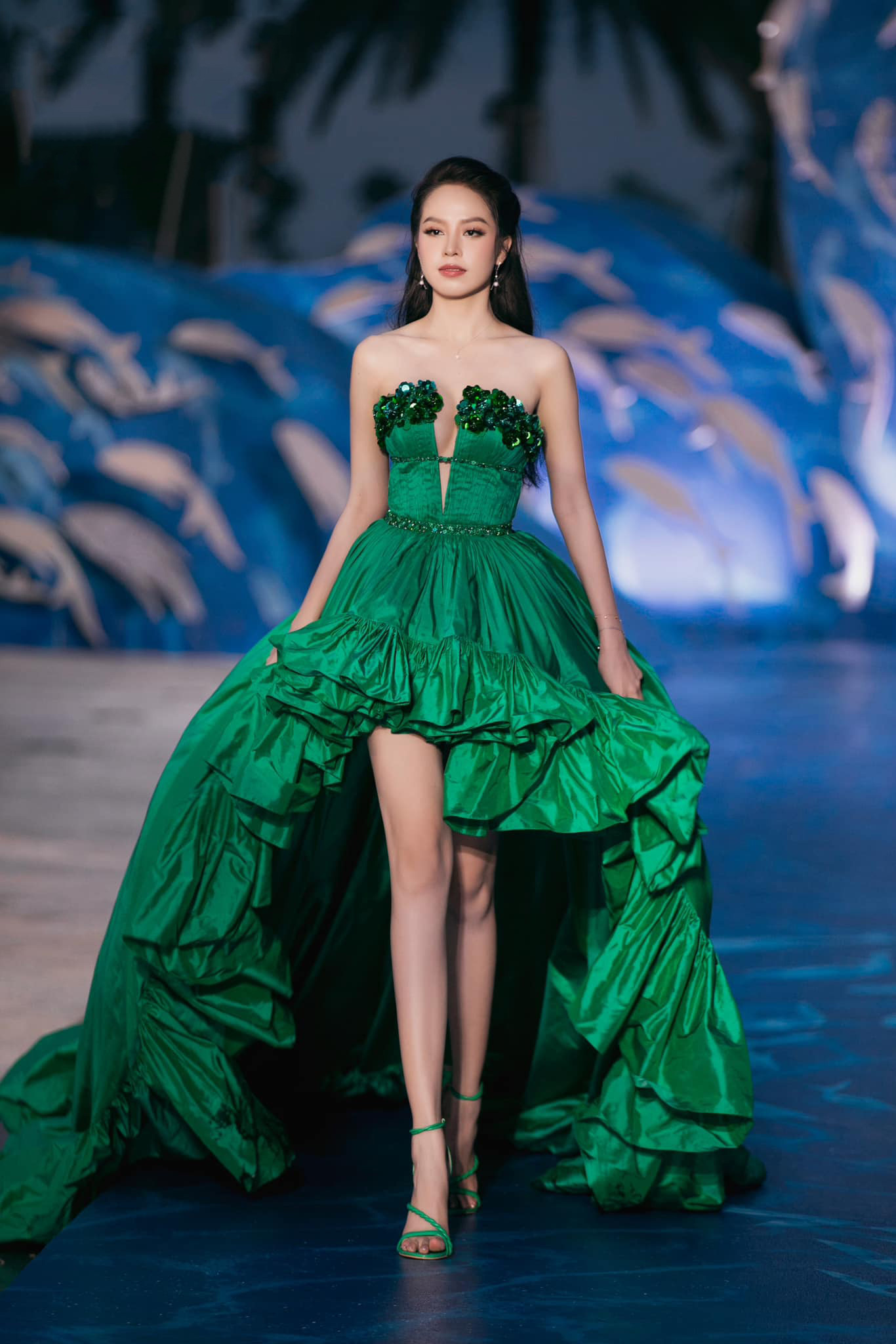 Cô cũng là Hoa hậu Việt Nam đầu tiên có cơ hội tham gia trình diễn tại một tuần lễ thời trang quốc tế - Seoul Fashion Week 2023.