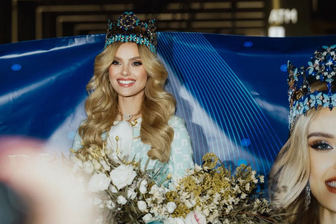 Krystyna Pyszková được chào đón khi trở về quê nhà.