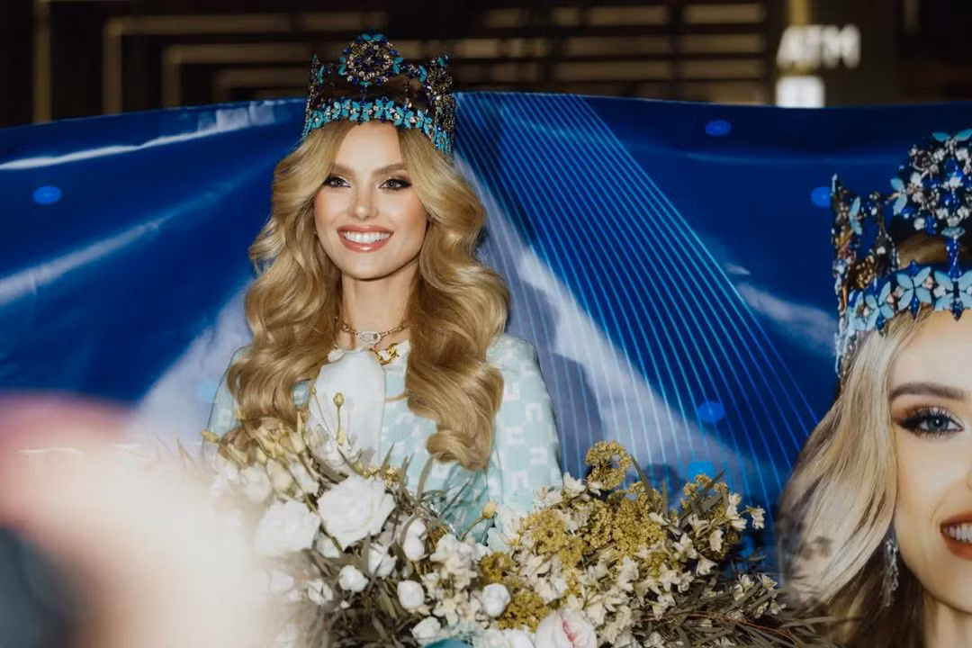 Krystyna Pyszková được chào đón khi trở về quê nhà.