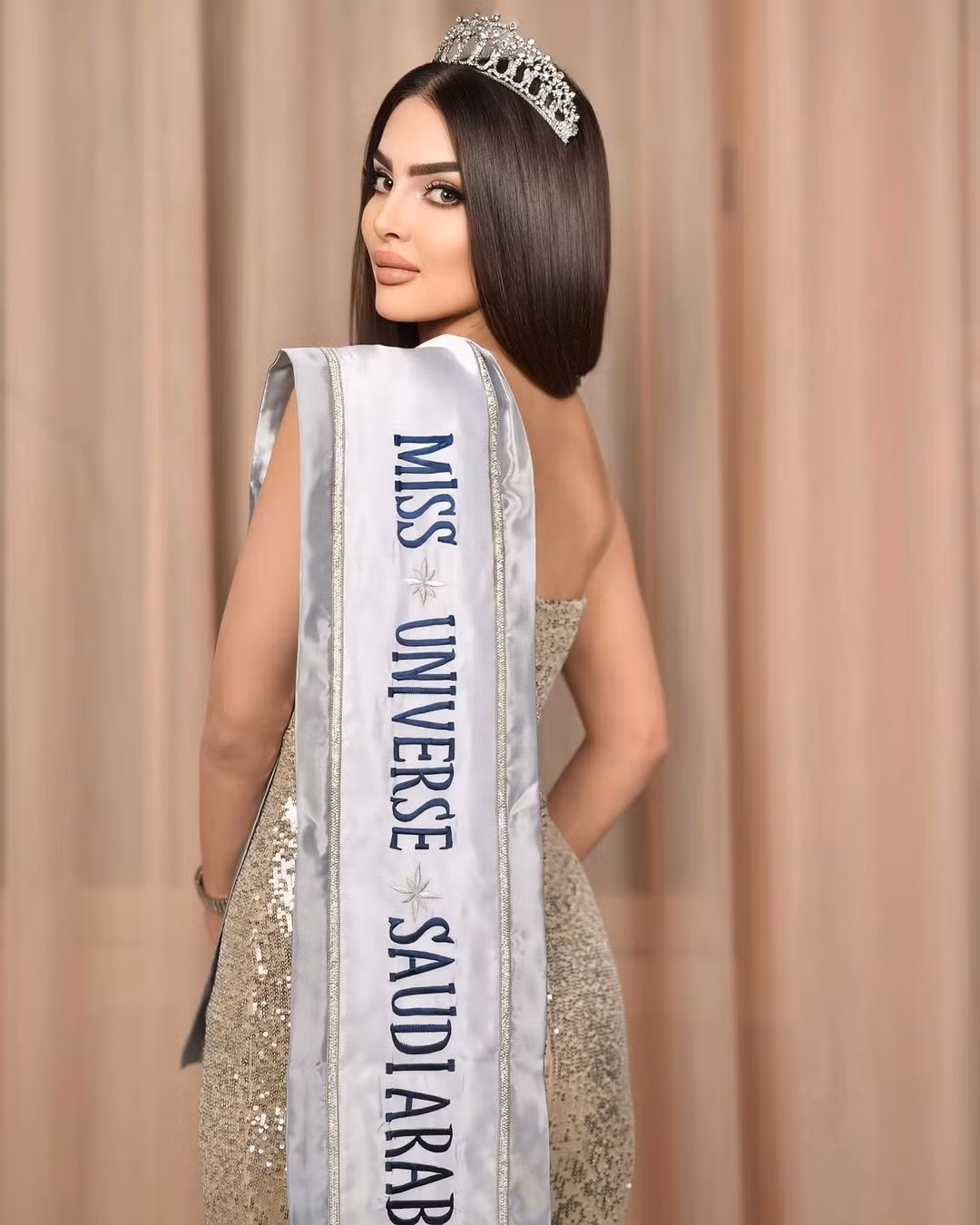 Người đẹp Rumy Al-Qahtani nhận nhiều chỉ trích sau khi xác nhận tham dự Hoa hậu Hoàn vũ 2024. Người đẹp Rumy Al-Qahtani nhận nhiều chỉ trích sau khi xác nhận tham dự Hoa hậu Hoàn vũ 2024.