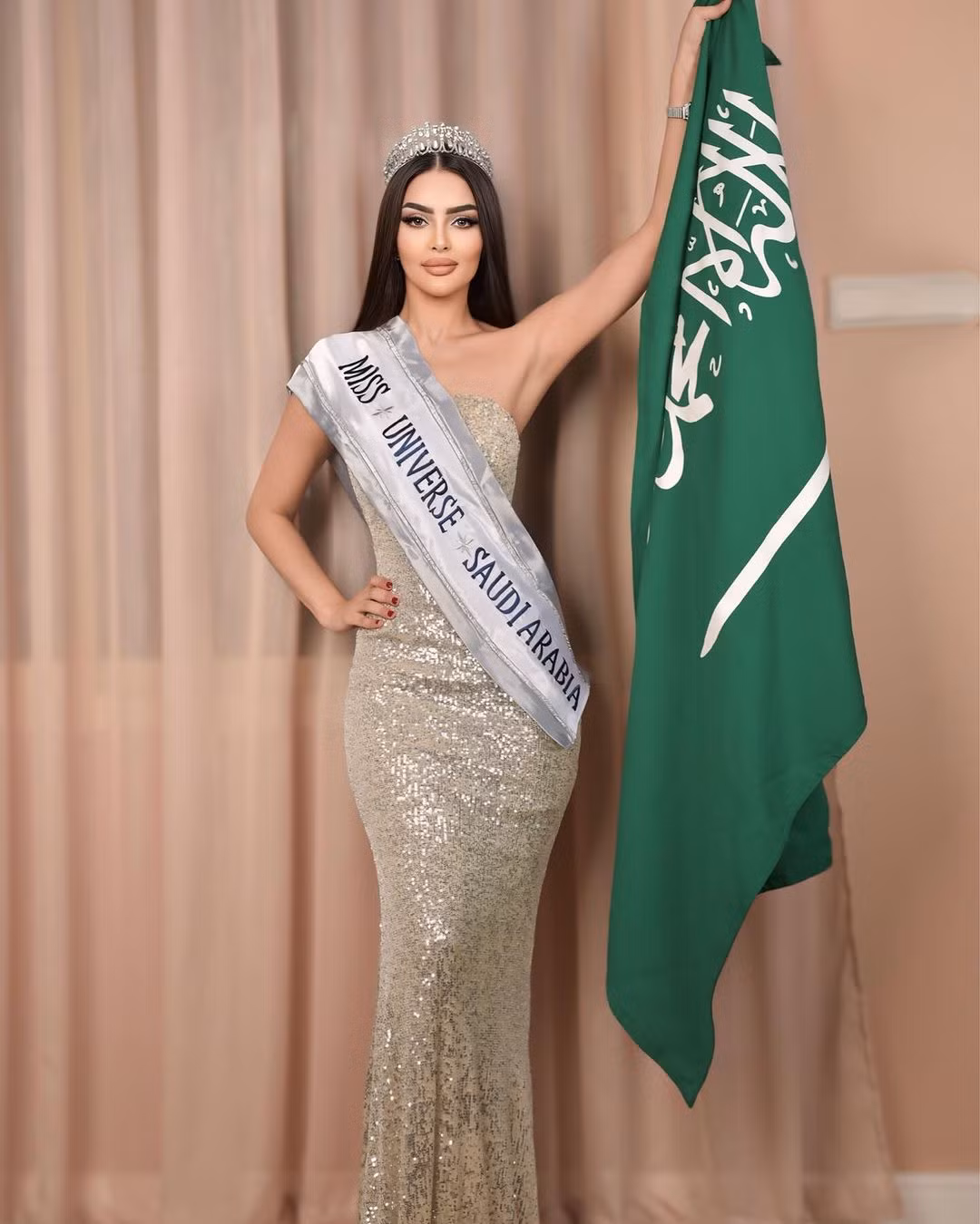 Người đẹp Rumy Al-Qahtani nhận nhiều chỉ trích sau khi xác nhận tham dự Hoa hậu Hoàn vũ 2024. Người đẹp Rumy Al-Qahtani nhận nhiều chỉ trích sau khi xác nhận tham dự Hoa hậu Hoàn vũ 2024.