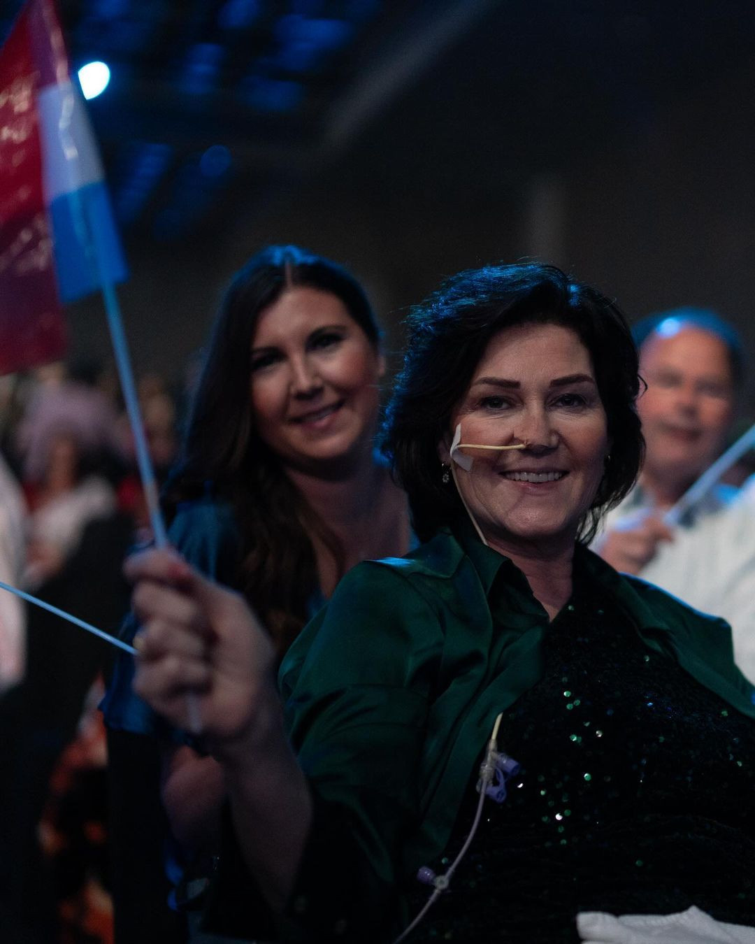 Mẹ của Amber Koelewijn cổ vũ con gái trong chung kết Hoa hậu Thế giới hôm 9/3. Mẹ của Amber Koelewijn cổ vũ con gái trong chung kết Hoa hậu Thế giới hôm 9/3.