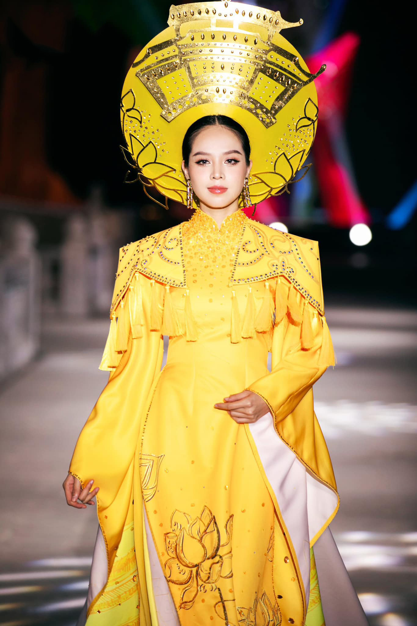 Với nhan sắc ngọt ngào, Hoa hậu Thanh Thủy từng trình diễn cho nhiều nhà thiết kế và đảm nhận các vị trí quan trọng trên các sàn runway lớn, nhỏ.