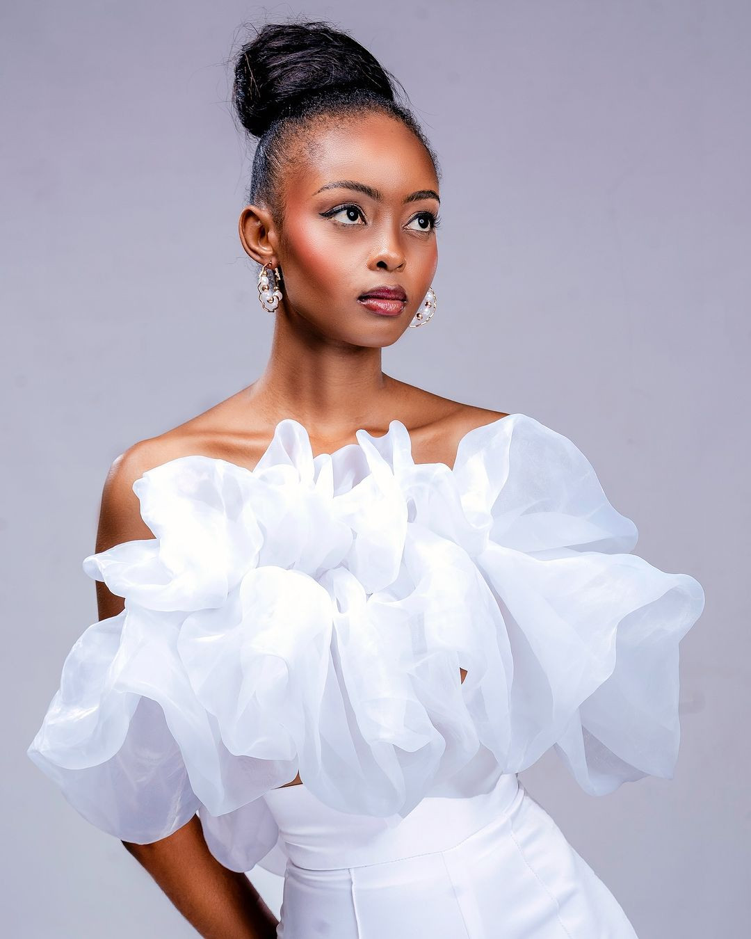 Anicia năm nay 22 tuổi, hiện đang là sinh viên tại Đại học Luật Gabore. Ngay sau khi lộ diện, người đẹp được đánh giá là ứng viên mạnh của khu vực châu Phi ở cuộc thi sắp tới.