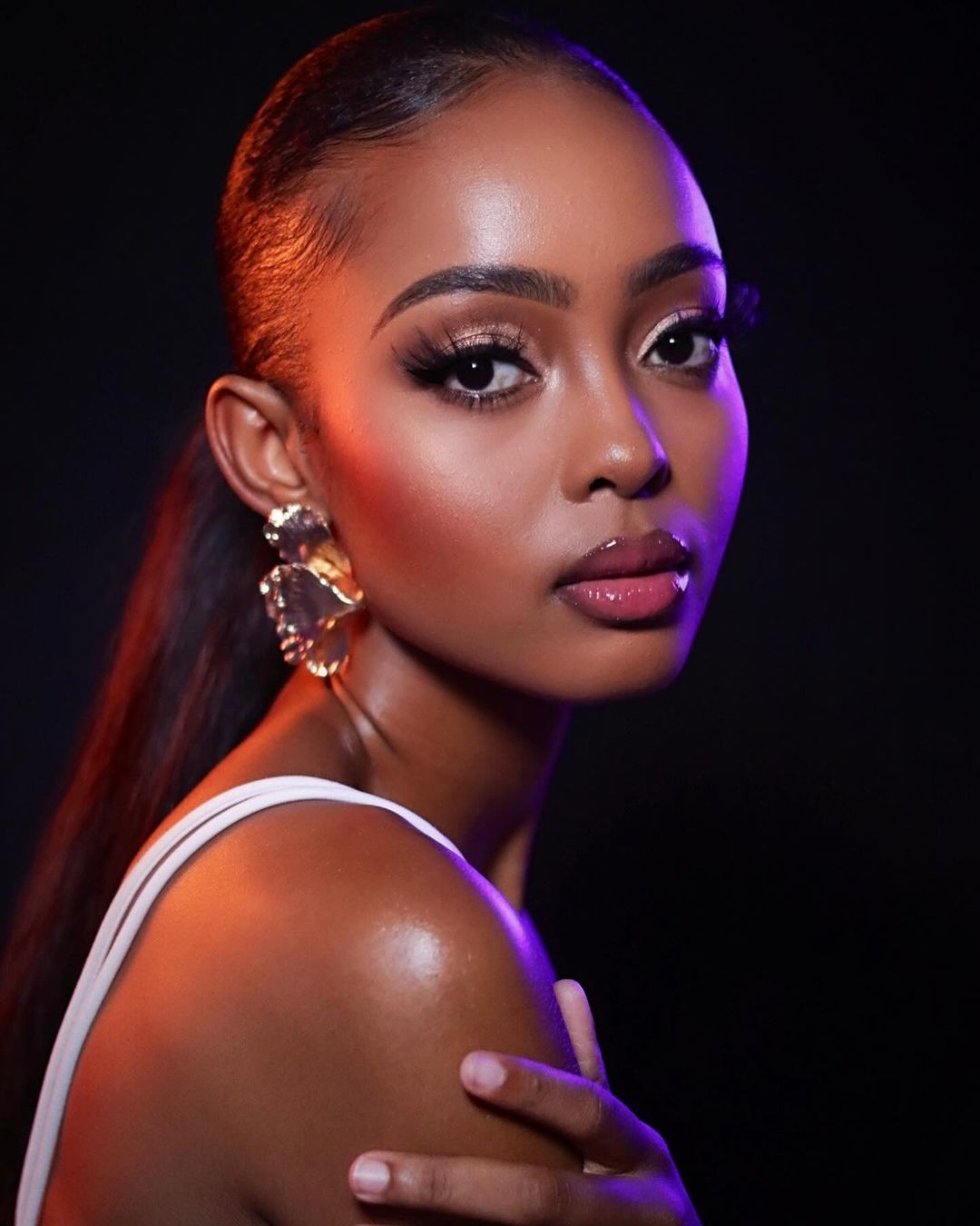 Botswana vừa có một năm thành công tại Miss World khi người đẹp Lesego Chombo lọt vào top 4 và giành được danh hiệu Hoa hậu Thế giới khu vực châu Phi. Khán giả kỳ vọng Anicia Gaothusi tiếp tục mang về thành tích cao cho Botswana vào năm sau.